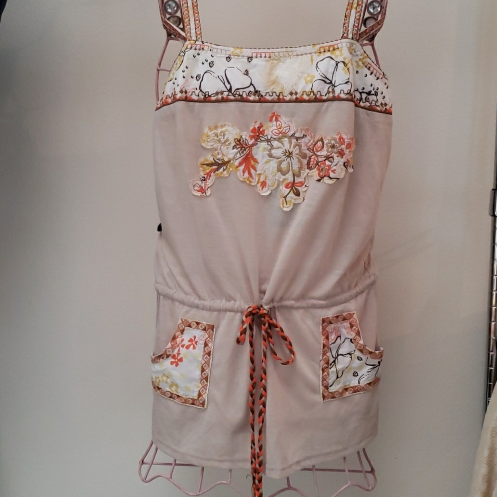 NWOT Super cute embroidered womens tank top